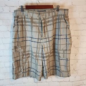 Men's David & James cargo shorts, size 36